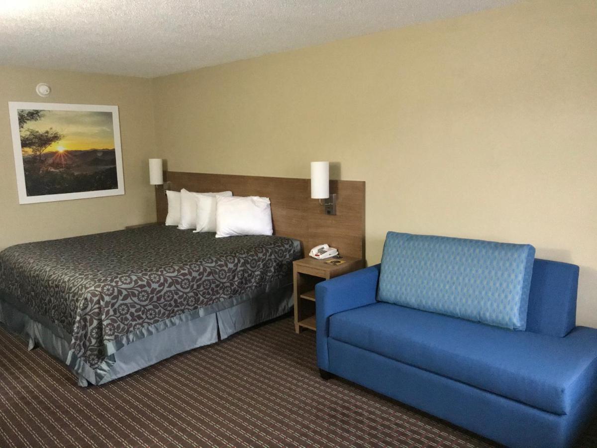 Days Inn By Wyndham Lexington-Columbia Экстерьер фото