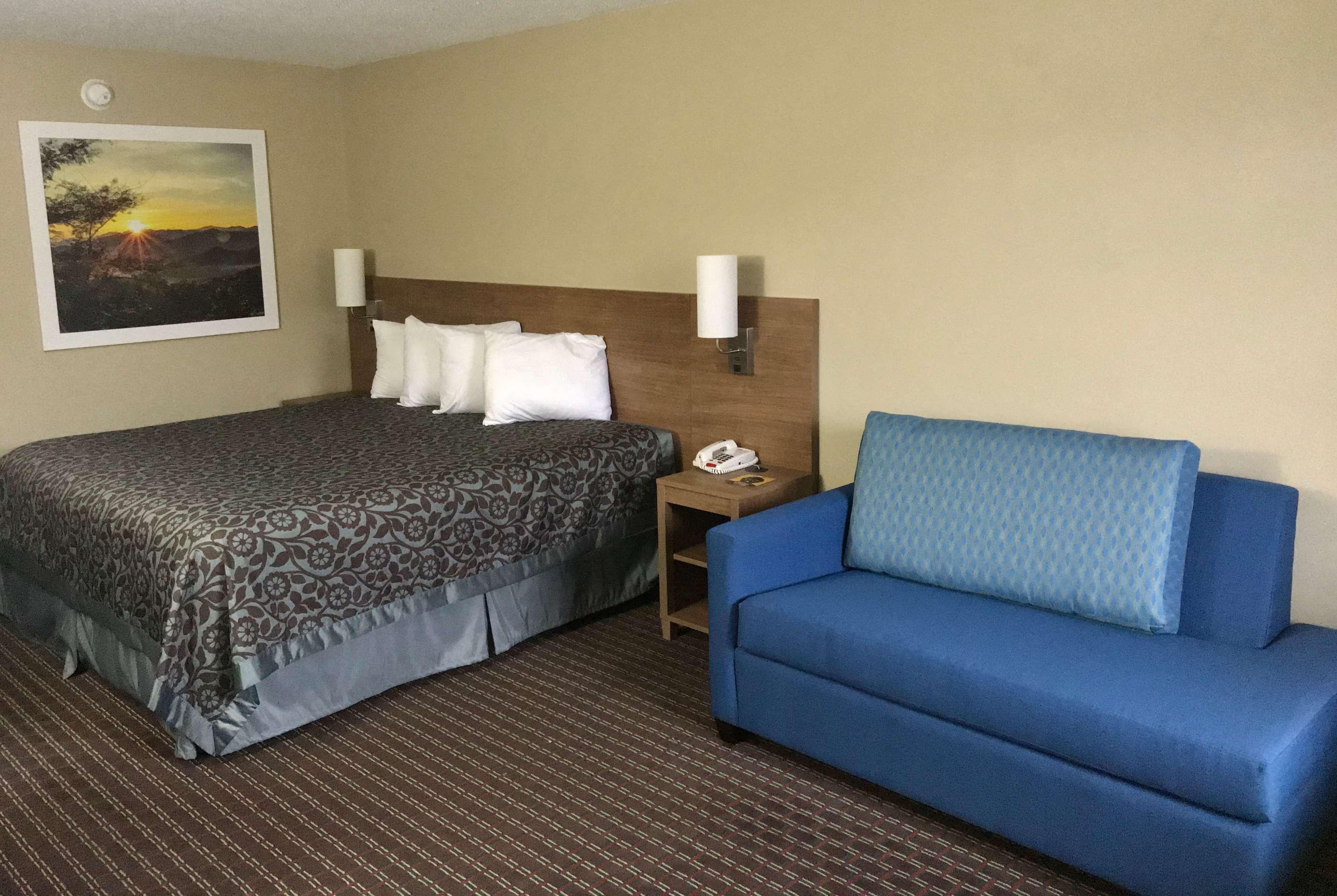 Days Inn By Wyndham Lexington-Columbia Экстерьер фото