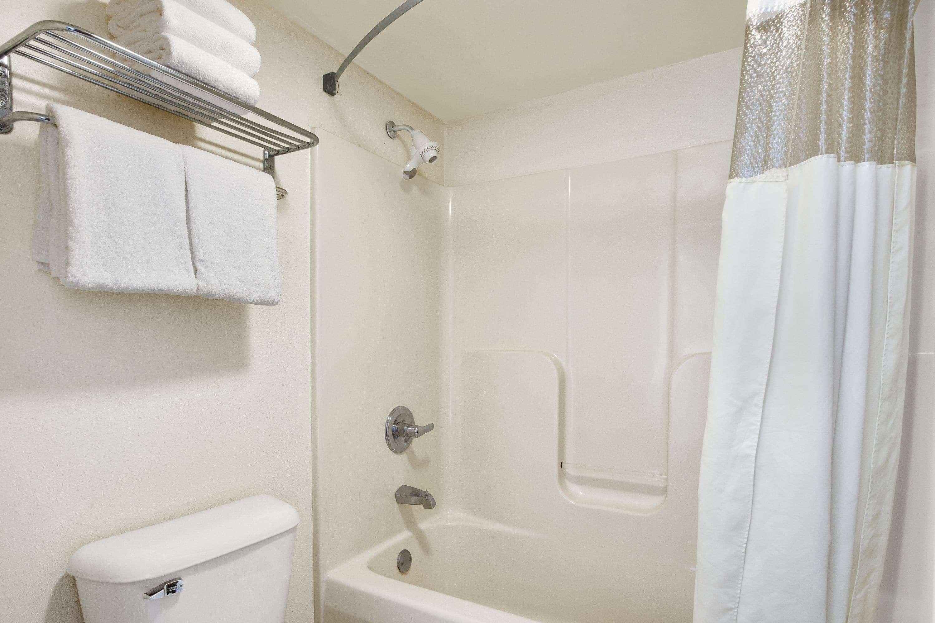 Days Inn By Wyndham Lexington-Columbia Экстерьер фото