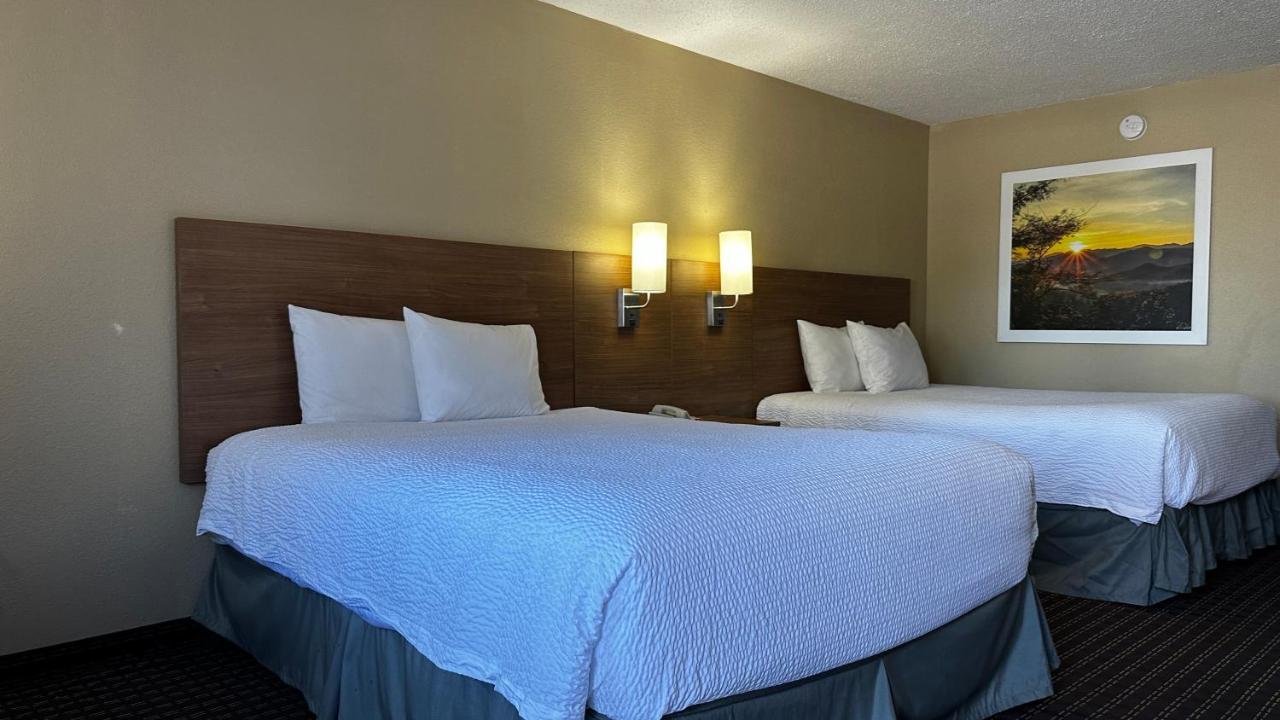 Days Inn By Wyndham Lexington-Columbia Экстерьер фото