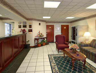Days Inn By Wyndham Lexington-Columbia Экстерьер фото