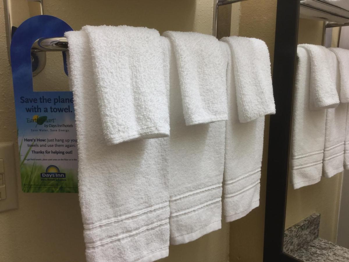 Days Inn By Wyndham Lexington-Columbia Экстерьер фото